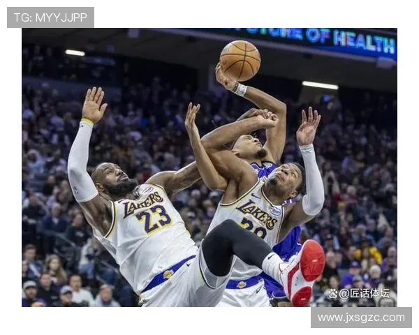 詹姆斯失误险酿大祸 全场表现平平