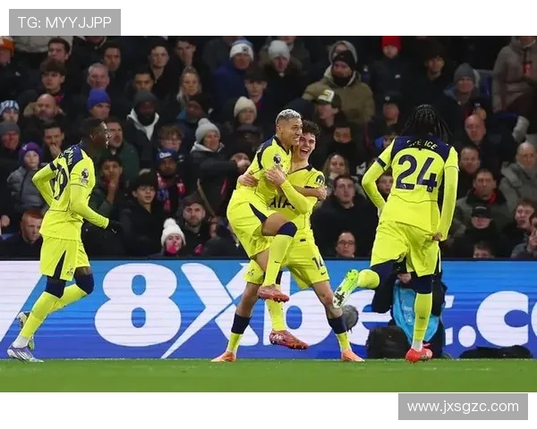 利物浦拜仁争抢热刺阿奇·格雷